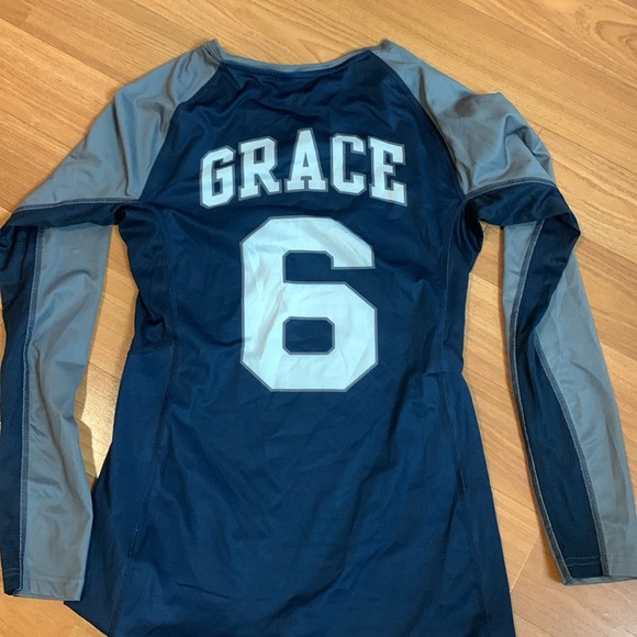 Woman size small lots of three pieces - Picture 13 of 14